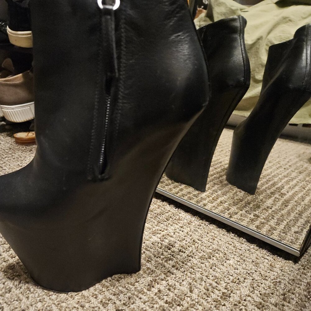 Black leather platform Giuseppe Zanotti Curve Leather Gem Boots Size 35 / 6- 6.5